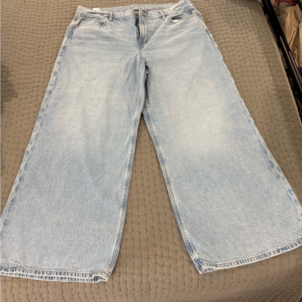 American Eagle Outfitters Light Wash Low Rise Ultra Wide Leg Jeans